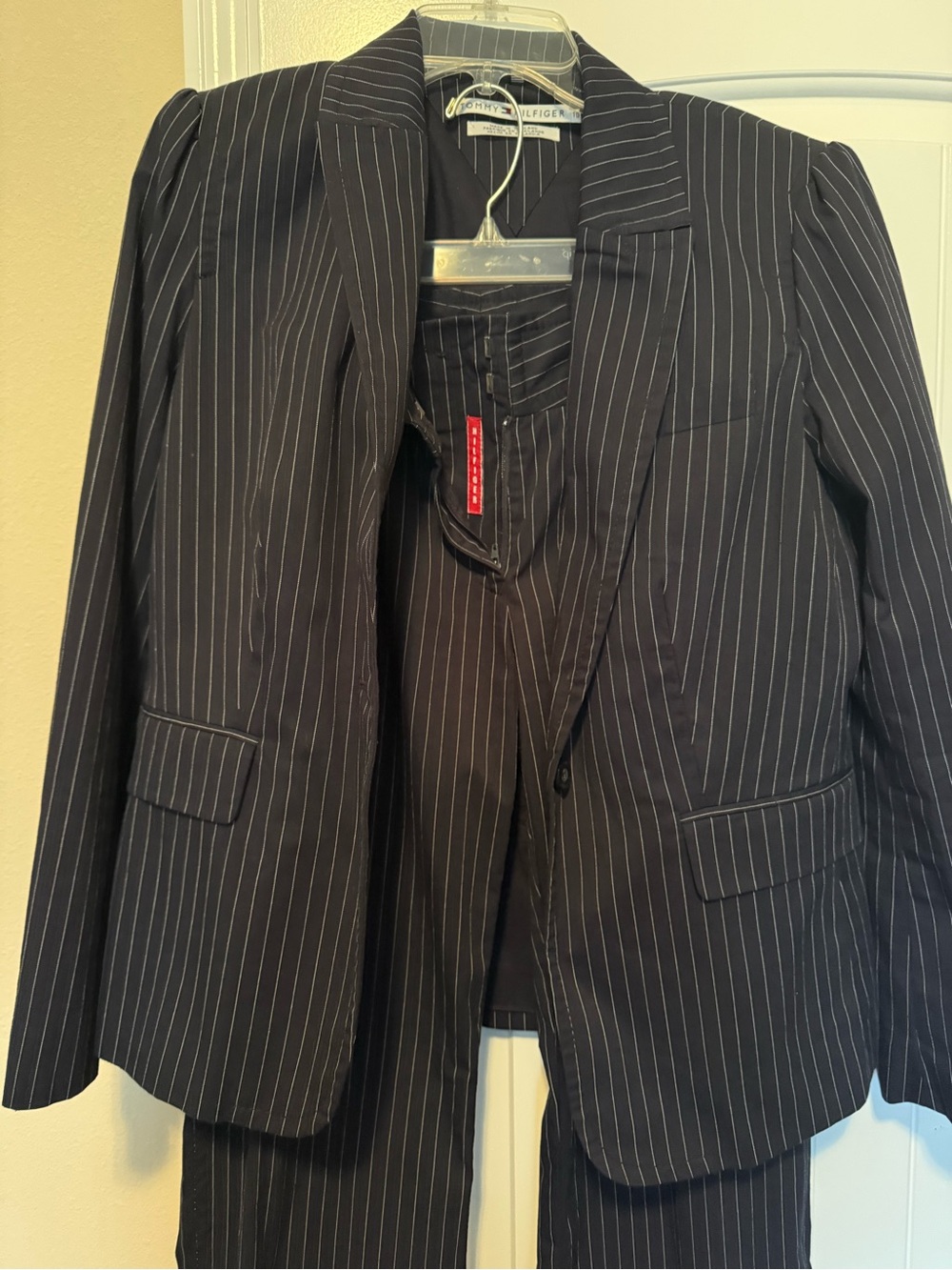 Tommy Hilfiger Women's Navy Blue Pinstripes Pantsuit size 10